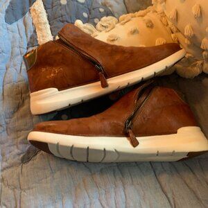 Johnston & Murphy Womens Emery Zip Bootie worn 1x